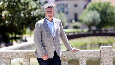 El exalcalde de Redondela, Javier Bas, logr� el �ltimo acta por Pontevedra