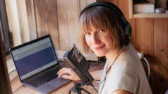 Janine Funke, trabajando desde su casa de la parroquia ma�onesa de Gra�as do Sor