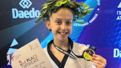 Ainara Piñeiro, con la medalla conseguida en el europeo.