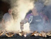 Veci�os e Concello aliaron en Porto do Son para a festa gastron�mica.<span lang= es-es > </span>
