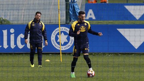 Lucas Pérez, durante sus ejercicios de este miércoles con el recuperador