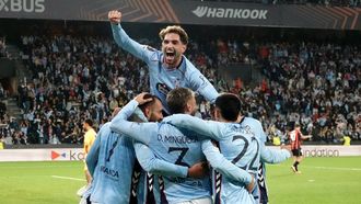 Los futbolitas del Celta celebran un gol frente al Niza en Bala�dos.