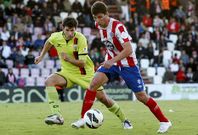 Diego Tonetto controla el bal�n en el partido contra el Mirand�s en el �ngel Carro.
