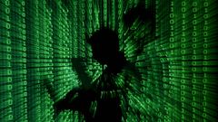 Una foto ilustraci�n muestra una proyecci�n de c�digo binario en un hombre con un ordenador port�til en Polonia.