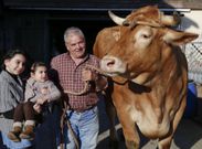 De izquierda a derecha, Ux�a, de nueve a�os, Candela, de cuatro, Jos� Souto y �Fran�. 