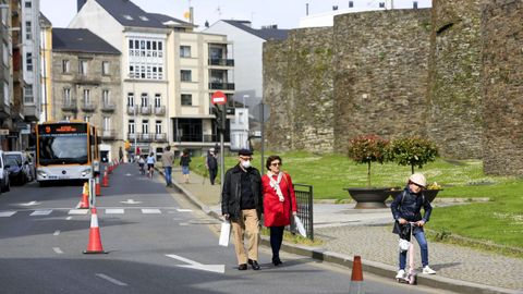 Un carril de la Ronda se destina al paseo durante la desescalada