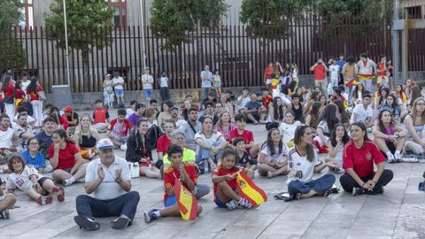 Pantalla gigante en la Praza da Constituci�n en Santiago.