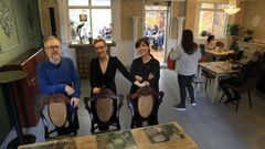 Luis Iglesias, Elena y Susana Amigo (en la foto, de izquierda a derecha), en el caf� bar Azotea.