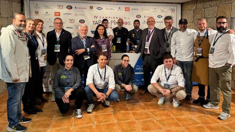 Inauguración de la 4.ª edición del Concurso de Tapas y Pinchos de Galicia en el monasterio de San Pedro de Rocas. Participaron el presidente de la Inorde, Rosendo Fernández; el alcalde de Esgos, José Antonio Blanco; la gerente del Inorde, Emma González; el presidente de la Academia de la Tapa y del Pintxo, Mikel Martínez; así como representantes de las empresas patrocinadoras.