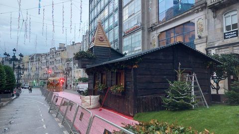 La caseta de Pap� Noel est� situada junto al comienzo de la Porta do Sol 