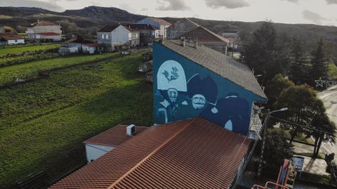 Mural de entroido de Mon Devane en Cualedro