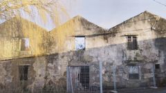 Estado actual. El tiempo transcurrido sin ning�n tipo de actividad en la antigua salazonera de Lira ha hecho mella en su conservaci�n, de manera que solo se mantiene en pie la caracter�stica fachada principal, vallada dado su deterioro, y parte de los muros exteriores laterales.