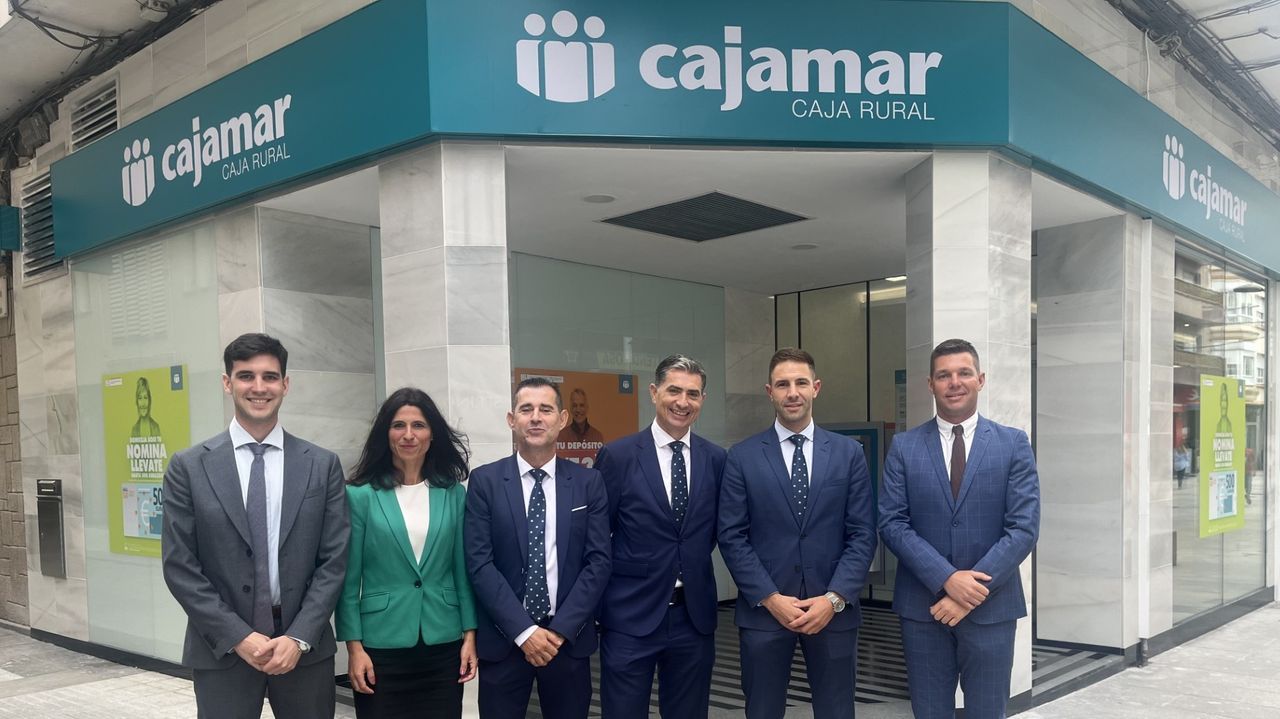 Cajamar tiende la mano a los sectores pesquero y agrario desde su nueva sucursal en Vilagarcía