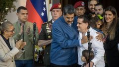 Maduro, abrazando a Saab, en diciembre del 2023