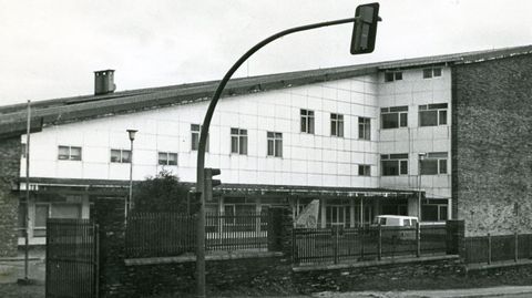 Fachada principal de la vieja escuela de peritos agr�colas, en la avenida de Madrid 