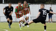 Chuca, al fondo, en una acci�n del partido de pretemporada disputado ante el Villalb�s de Pablo Rey.