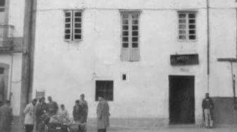 Imagen de los primeros aos de El Muelle, el bar fundado en 1931. Fue en 1956 cuando creci en altura y se asent como cafetera