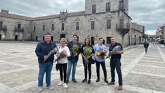 Los concejales Tino Cordal, Xurxo Charl�n y Fernando Patricio presentaron esta ma�ana el mercado de las flores junto a tres vendedores