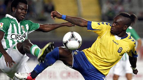 Thievy Bifouma.Thievy Bifouma con la UD Las Palmas en un partido frente al Betis