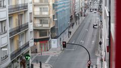 Incluso a concorrida avenida da Coru�a, a primeira hora da ma��, amosa pouca actividade.