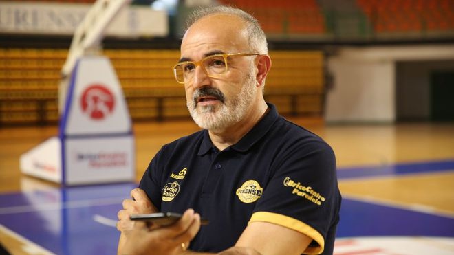 Moncho L&oacute;pez habl&oacute; de los condicionantes de la competici&oacute;n auton&oacute;mica para su equipo en plena pretemporada