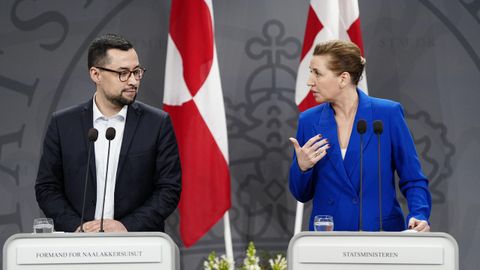 El presidente de Groenlandia, Mte B. Egede, y la primera ministra danesa, Mette Frederiksen, durante su rueda de prensa en Copenhague.