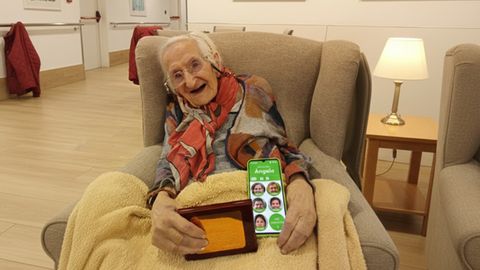 &Aacute;ngela Casta&ntilde;o durante la videollamada