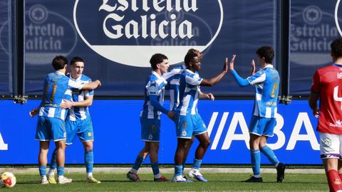 Los jugadores del Fabril celebran uno de los goles.