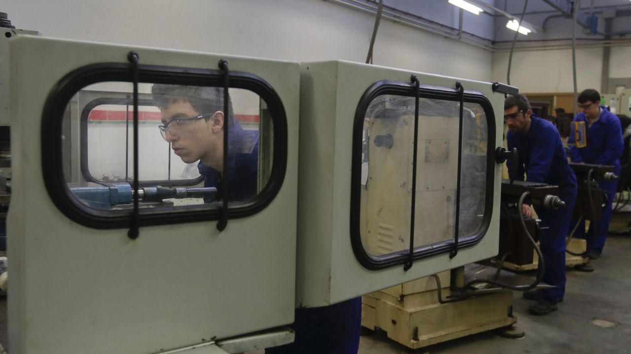 La empresa familiar ofrece su entorno productivo a los jóvenes para que adquieran destreza laboral