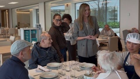 Fabiola Garc�a visit� a los primeros veinte usuarios de la residencia de Eir�s