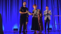 O responsable de m�rkting do Celta, Andr� Taboada, no momento de recibir o premio.