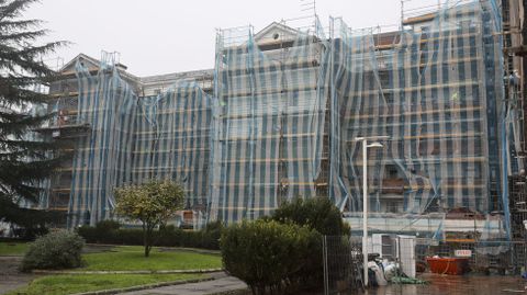 Andamios en la parte trasera del edificio, en una vista tomada desde la plaza de Sevilla.