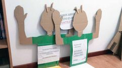 Mu�ecos que preparan los auxiliares educadores para su protesta por el recorte horario.Mu�ecos que preparan los auxiliares educadores para su protesta por el recorte horario