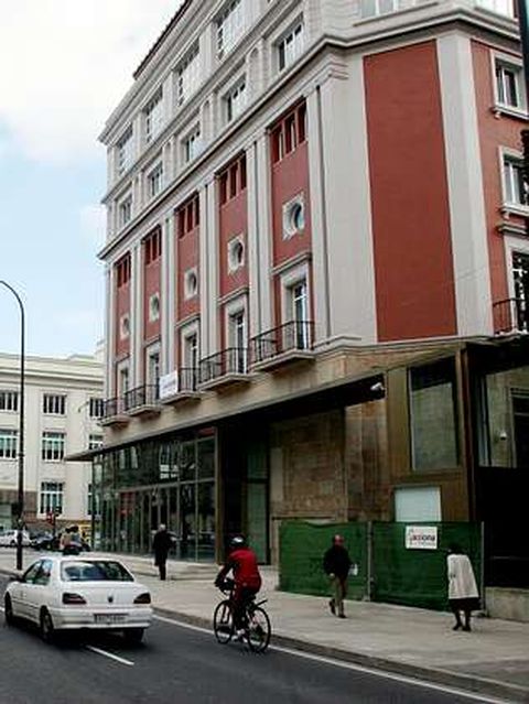 El Teatro Col�n, antes de tener el cartel de Caixa Galicia.