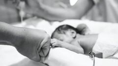 La foto de un recin nacido es una de las imgenes del vdeo del Hospital Universitario A Corua por su 50. aniversario