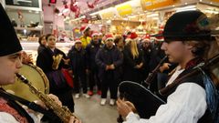 El mercado de Elvi�a enciende sus luces de Navidad