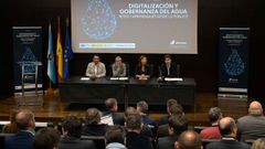 El secretario de Estado de Medio Ambiente, Hugo Mor&aacute;n, y la conselleira de Medio Ambiente e Cambio Clim&aacute;tico, &Aacute;ngeles V&aacute;zquez, compartieron este jueves mesa redonda en Arteixo. 