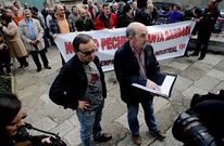 Un grupo de ex trabajadores de la f�brica de armas se reuni� con el delegado de Defensa.