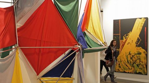 ARCO 2015
YORGOS SAPOUNTZIS EN LA GALER�A BARBARA GROSS DE MUNICH, EN SEGUNDO PLANO JONATHAN MEESE EN LA BELGA TIM VAN LAERE