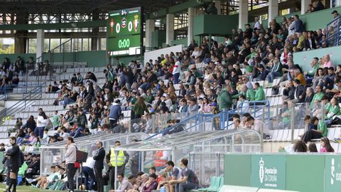 Aficionados racinguistas en el partido entre el Racing y el Osasuna B