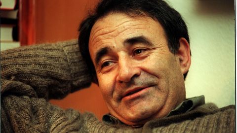 Carlos Casares na s�a casa de Nigr�n, en xaneiro de 1997.