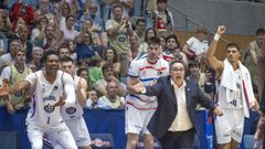 Abogidi, Alonso Faure, Epi y Brito en el partido ante el Real Madrid en Sar