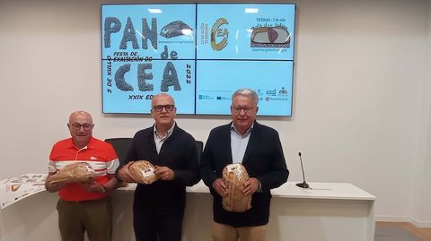 Carlos Rodrguez, Jos Manuel Baltar y Jos Luis Valladares, en el acto de presentacin de la Festa do Pan de Cea