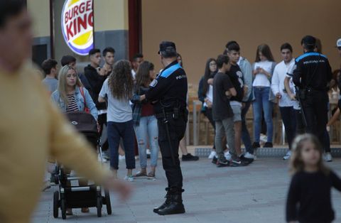 Varios polic�as vigilaron la zona para evitar que se produjese la pelea. 