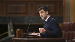El ministro de Derechos Sociales, Consumo y Agenda 2030, Pablo Bustinduy, durante el debate del decreto sobre los alquileres. 
