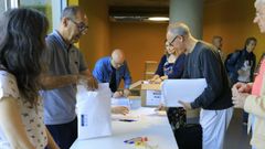 Profesores que corrigen los ex�menes de selectividad entregaban esta ma�ana las notas en la CIUG