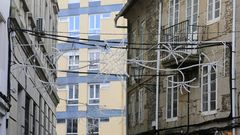 Los cables recorren el coraz�n de la Muralla