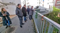 El alcalde, concejales y arquitectas de Taller Abierto visitaron este mi�rcoles el barrio de Altamira, en Pontevedra