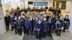 Alumnos del colegio de Carmelitas visitaron el beln de Emilio Cid en el CHUO