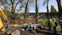 La conselleira Ethel V�zquez supervis� el inicio de las obras de la fuente termal.